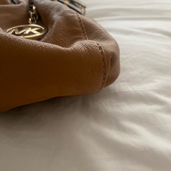 Beautiful Hobo Crossbody Michael kors Bag - Picture 5 of 6